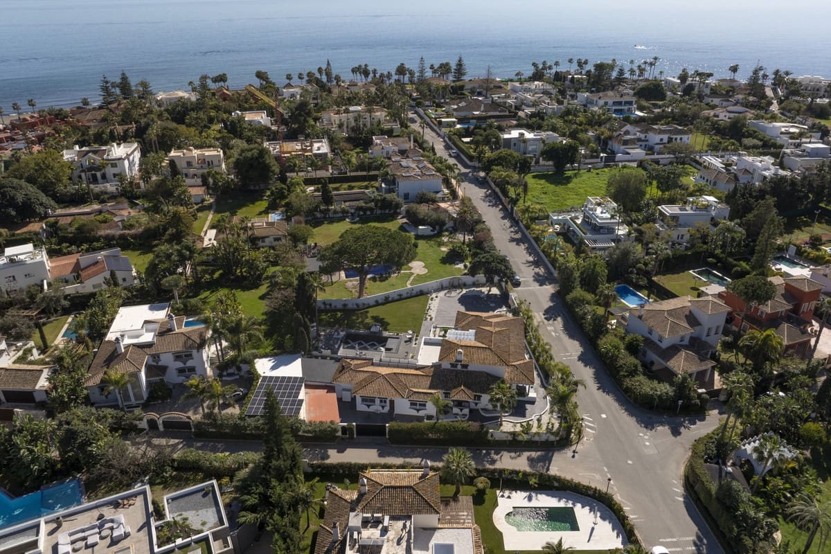 5 sovrum Villa till salu i Estepona med garage - 4 350 000 € (Ref: 10034411)