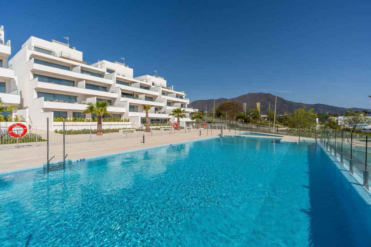 2 sovrum Lägenhet till salu i Estepona med pool garage - 575 000 € (Ref: 10034526)