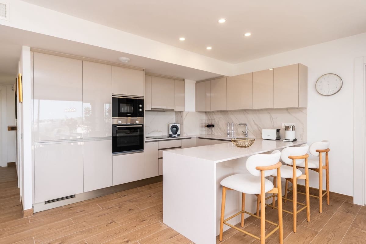 2 sovrum Lägenhet till salu i Estepona med pool garage - 575 000 € (Ref: 10034526)