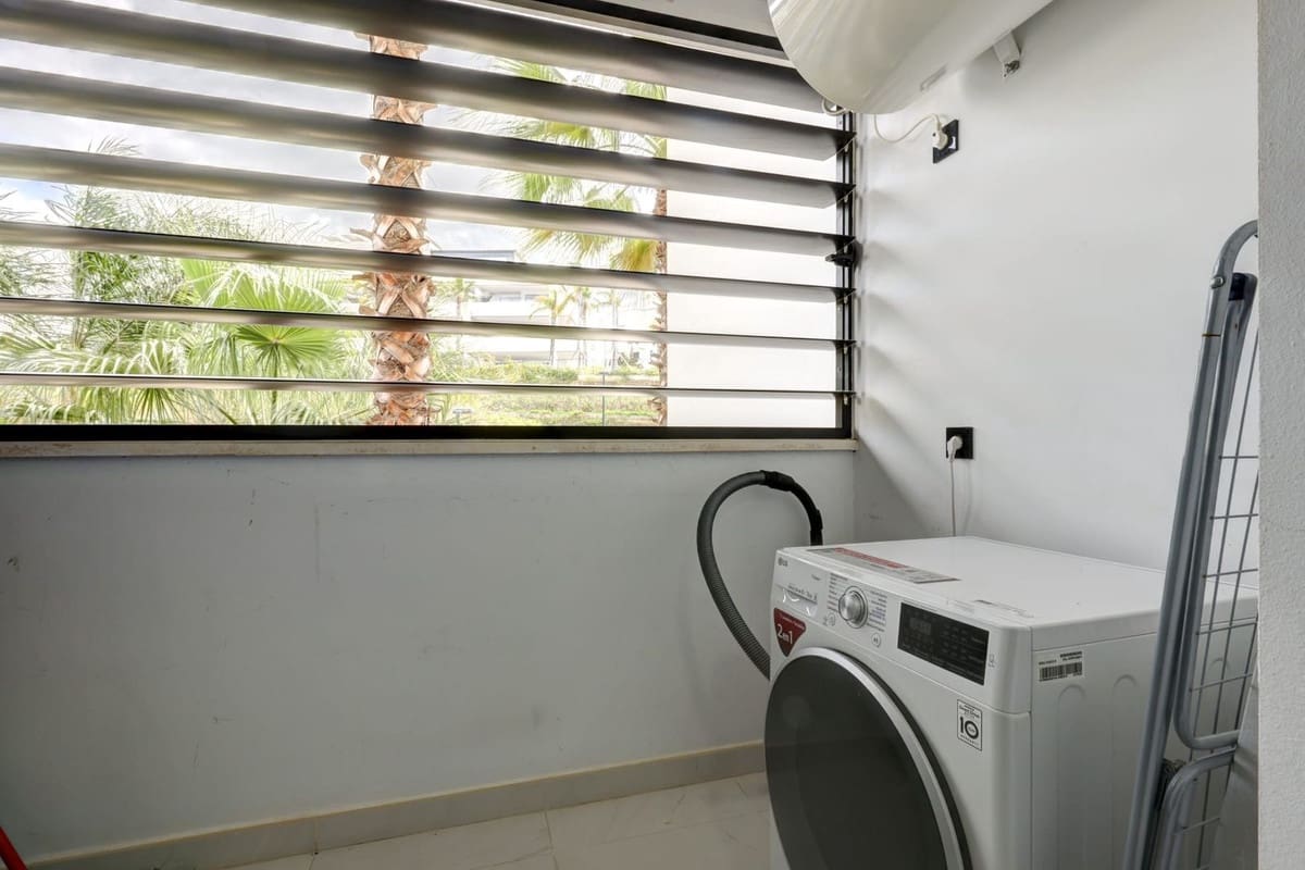 Apartamento de 2 habitaciones en Estepona en venta con piscina garaje - 565.000 € (Ref: 10034528)