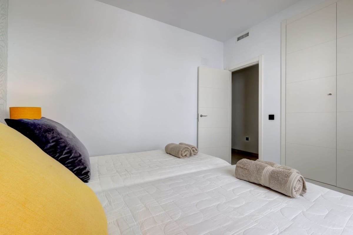 Apartamento de 2 habitaciones en Estepona en venta con piscina garaje - 565.000 € (Ref: 10034528)