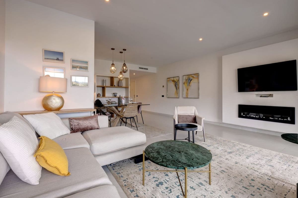 Apartamento de 2 habitaciones en Estepona en venta con piscina garaje - 565.000 € (Ref: 10034528)