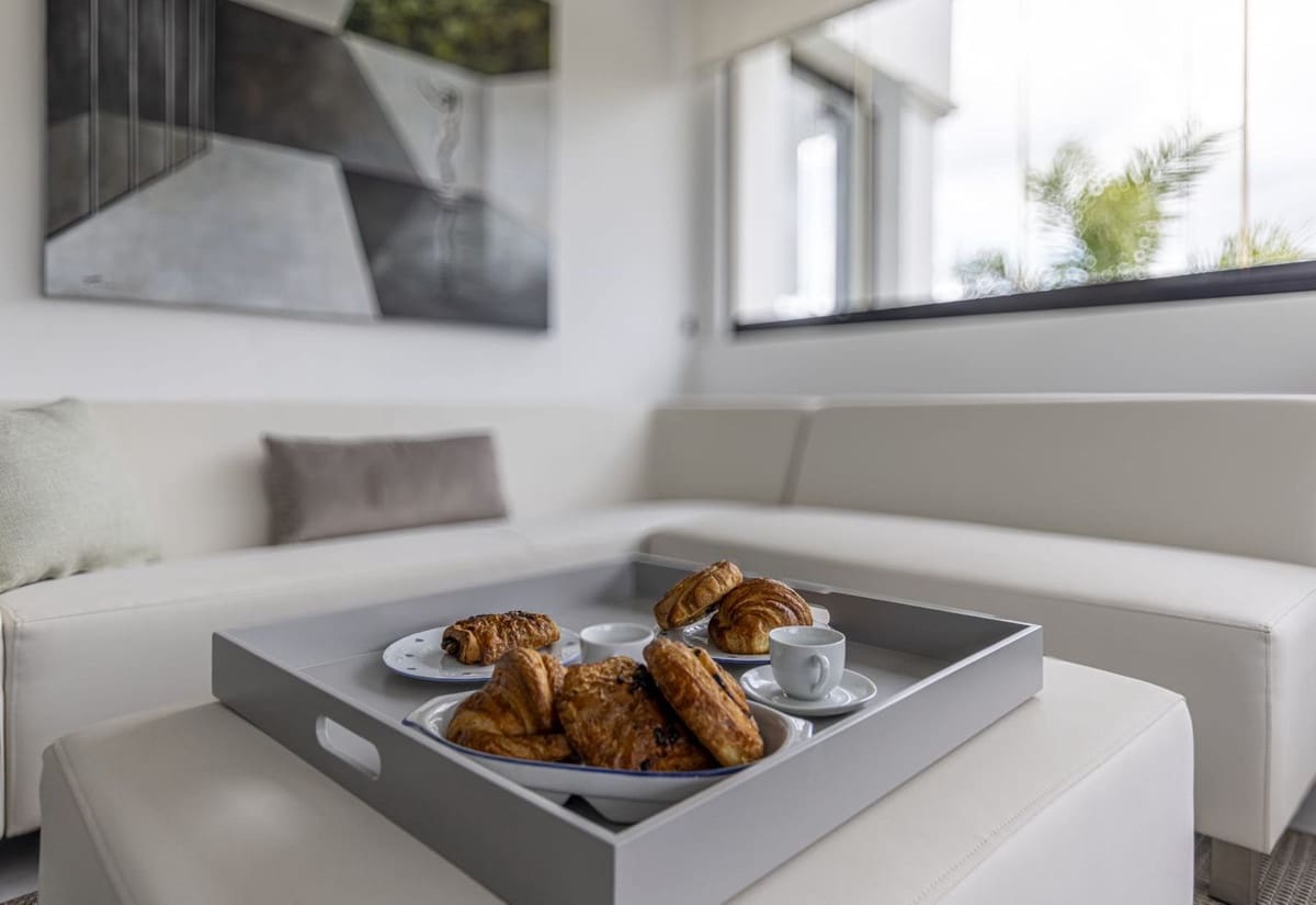 Apartamento de 2 habitaciones en Estepona en venta con piscina garaje - 565.000 € (Ref: 10034528)