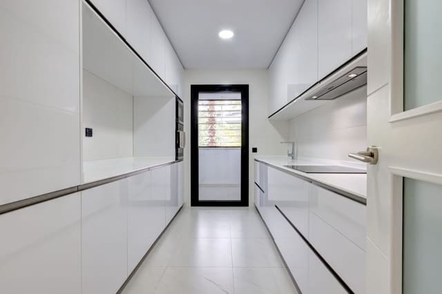 Apartamento de 2 habitaciones en Estepona en venta con piscina garaje - 565.000 € (Ref: 10034528)
