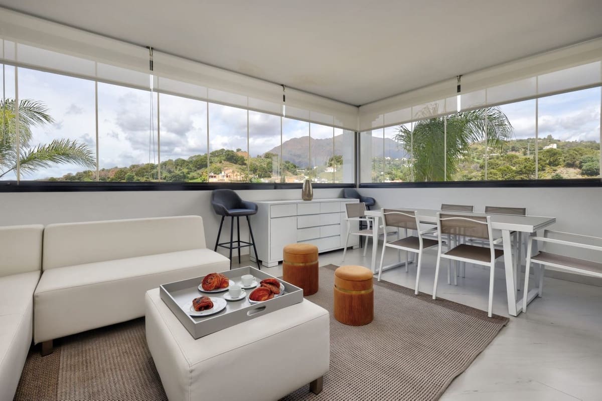 Apartamento de 2 habitaciones en Estepona en venta con piscina garaje - 565.000 € (Ref: 10034528)
