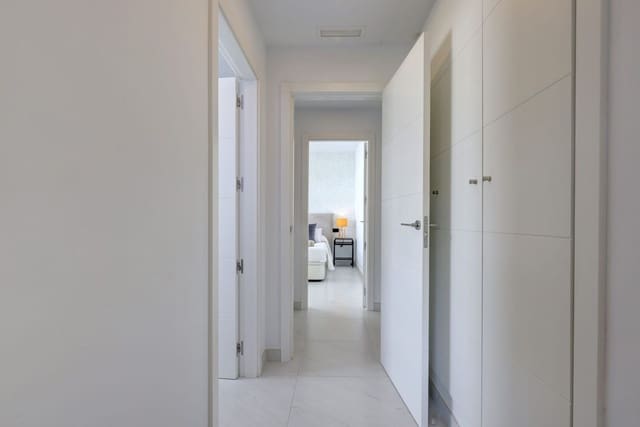 Apartamento de 2 habitaciones en Estepona en venta con piscina garaje - 565.000 € (Ref: 10034528)
