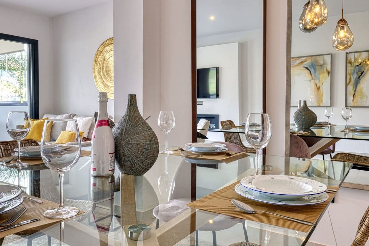Apartamento de 2 habitaciones en Estepona en venta con piscina garaje - 565.000 € (Ref: 10034528)