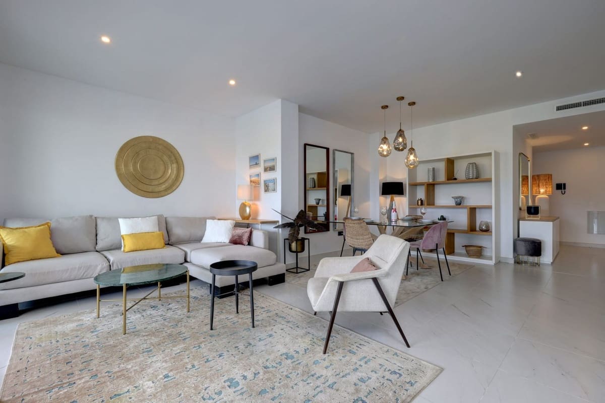 Apartamento de 2 habitaciones en Estepona en venta con piscina garaje - 565.000 € (Ref: 10034528)