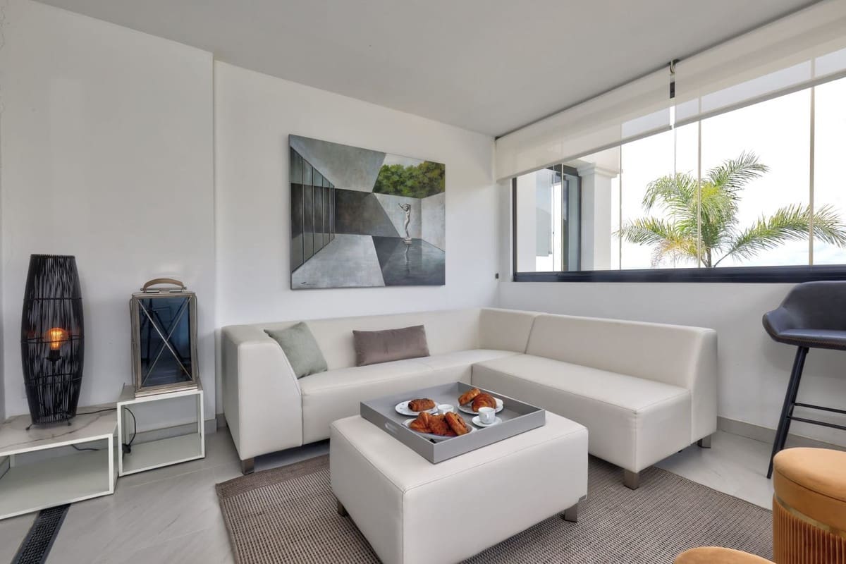 Apartamento de 2 habitaciones en Estepona en venta con piscina garaje - 565.000 € (Ref: 10034528)