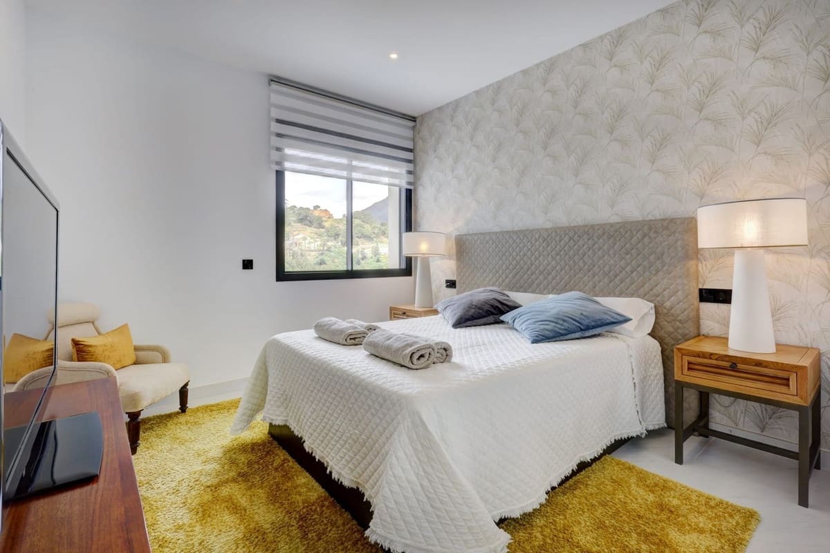 Apartamento de 2 habitaciones en Estepona en venta con piscina garaje - 565.000 € (Ref: 10034528)