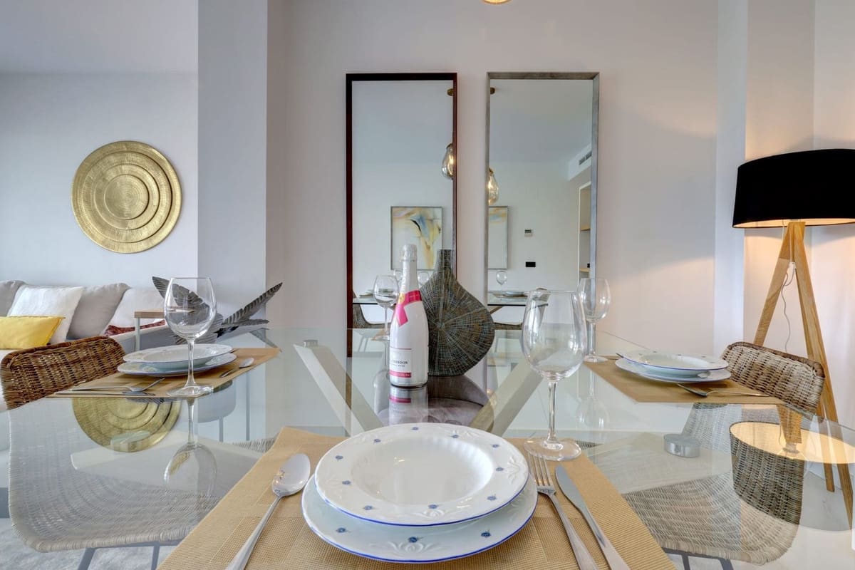 Apartamento de 2 habitaciones en Estepona en venta con piscina garaje - 565.000 € (Ref: 10034528)