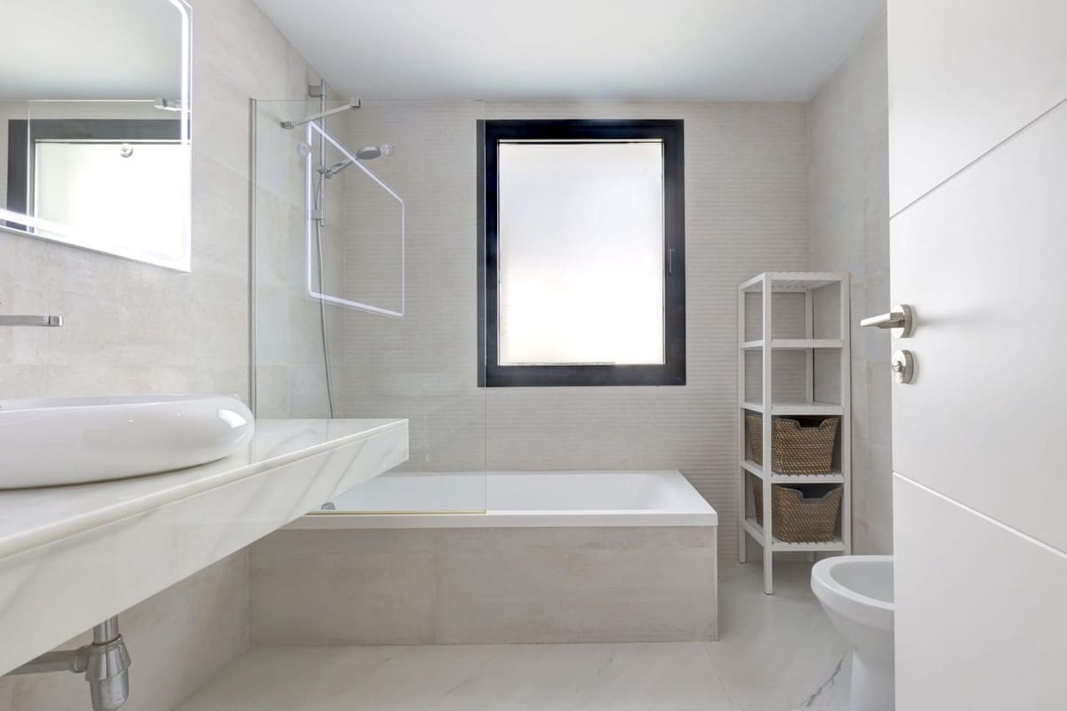 Apartamento de 2 habitaciones en Estepona en venta con piscina garaje - 565.000 € (Ref: 10034528)