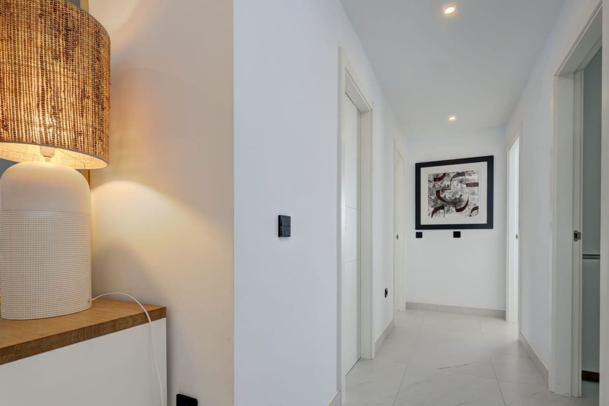 Apartamento de 2 habitaciones en Estepona en venta con piscina garaje - 565.000 € (Ref: 10034528)