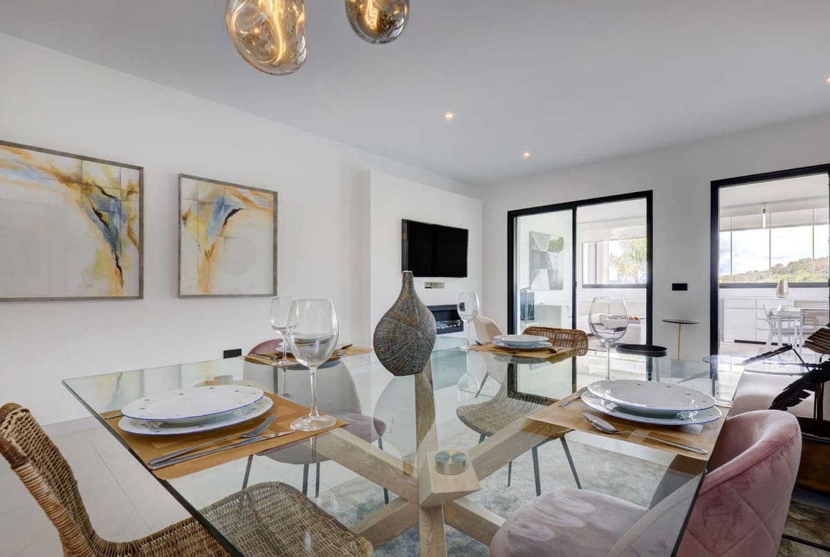 Apartamento de 2 habitaciones en Estepona en venta con piscina garaje - 565.000 € (Ref: 10034528)