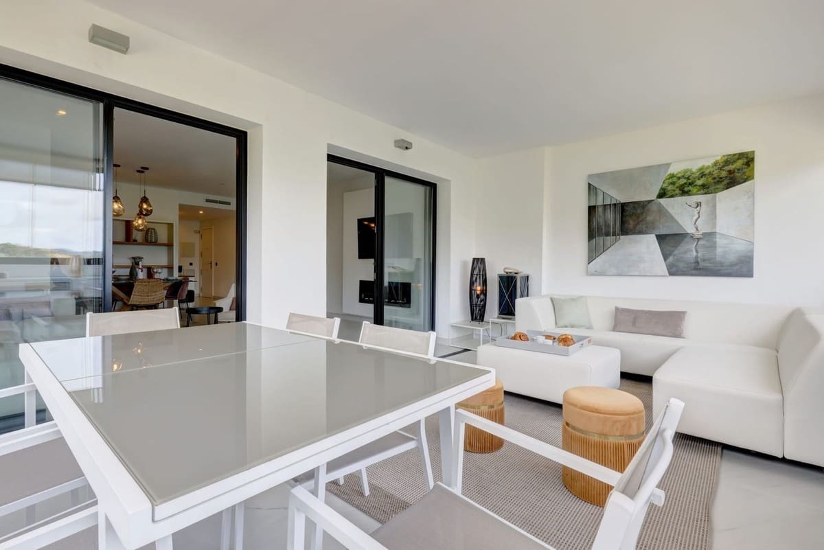 Apartamento de 2 habitaciones en Estepona en venta con piscina garaje - 565.000 € (Ref: 10034528)