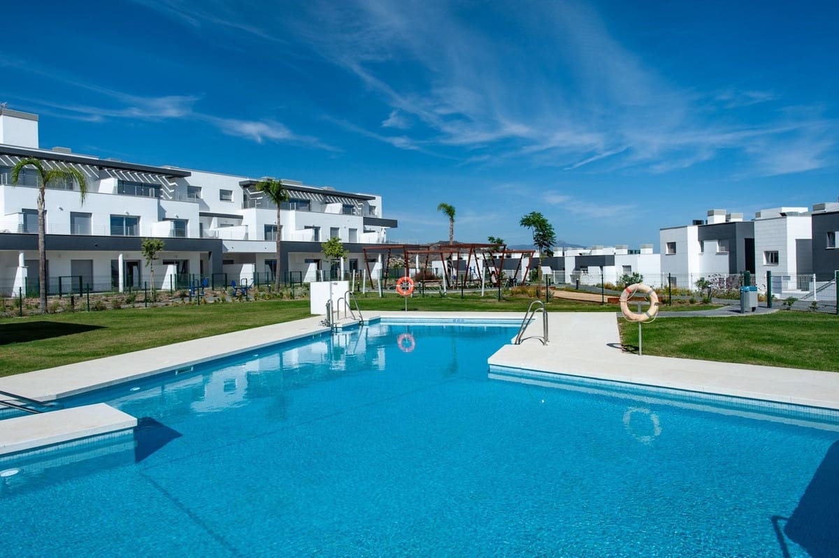 2 Zimmer Apartment zu verkaufen in Estepona mit Pool Garage - 490.000 € (Ref: 10034529)