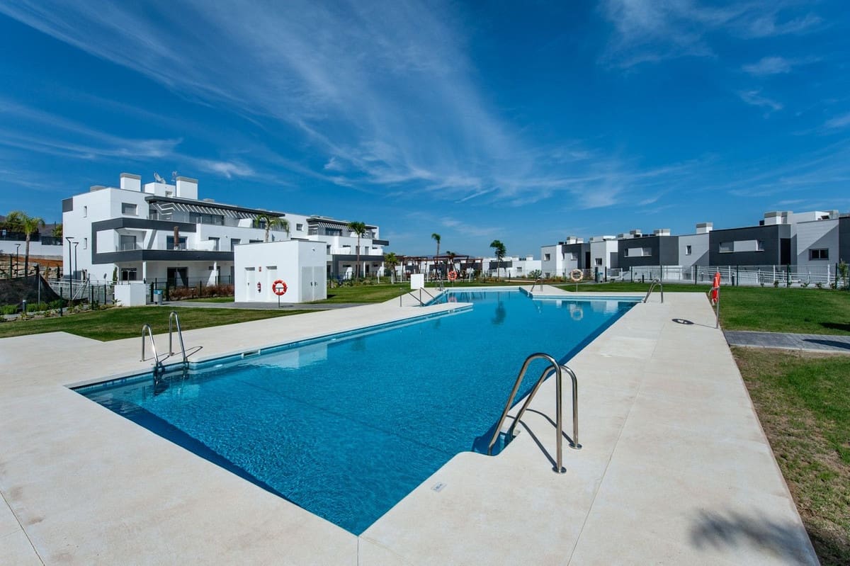 2 Zimmer Apartment zu verkaufen in Estepona mit Pool Garage - 490.000 € (Ref: 10034529)