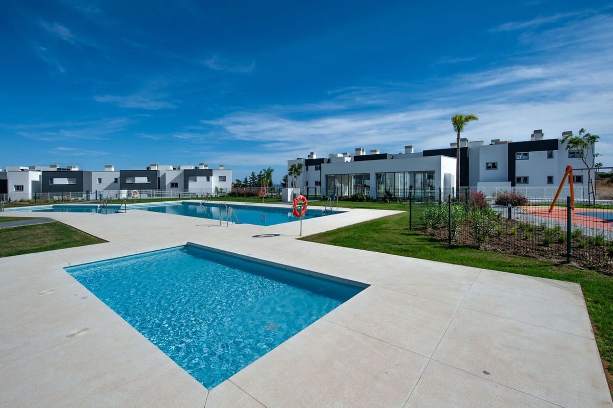 2 Zimmer Apartment zu verkaufen in Estepona mit Pool Garage - 490.000 € (Ref: 10034529)