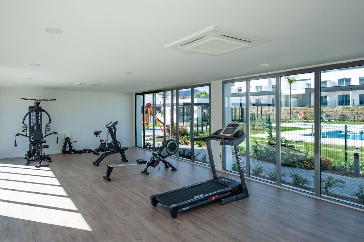 2 Zimmer Apartment zu verkaufen in Estepona mit Pool Garage - 490.000 € (Ref: 10034529)