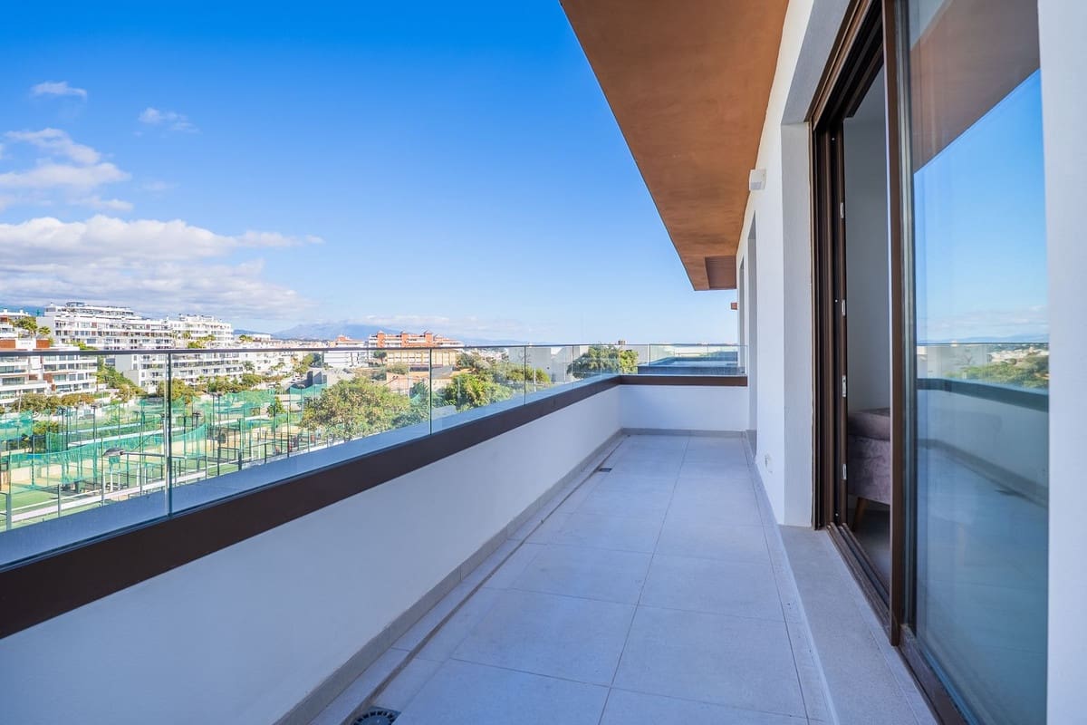 2 bedroom Apartment for sale in Estepona with pool garage - € 549,000 (Ref: 10034530)