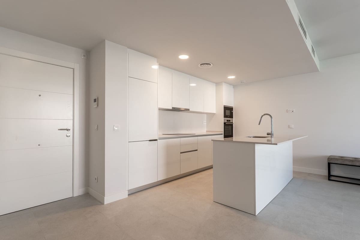 2 bedroom Apartment for sale in Estepona with pool garage - € 549,000 (Ref: 10034530)