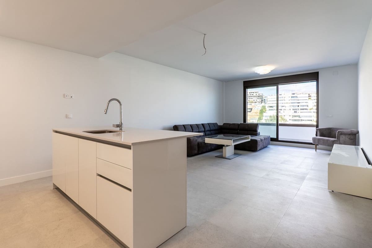 2 bedroom Apartment for sale in Estepona with pool garage - € 549,000 (Ref: 10034530)