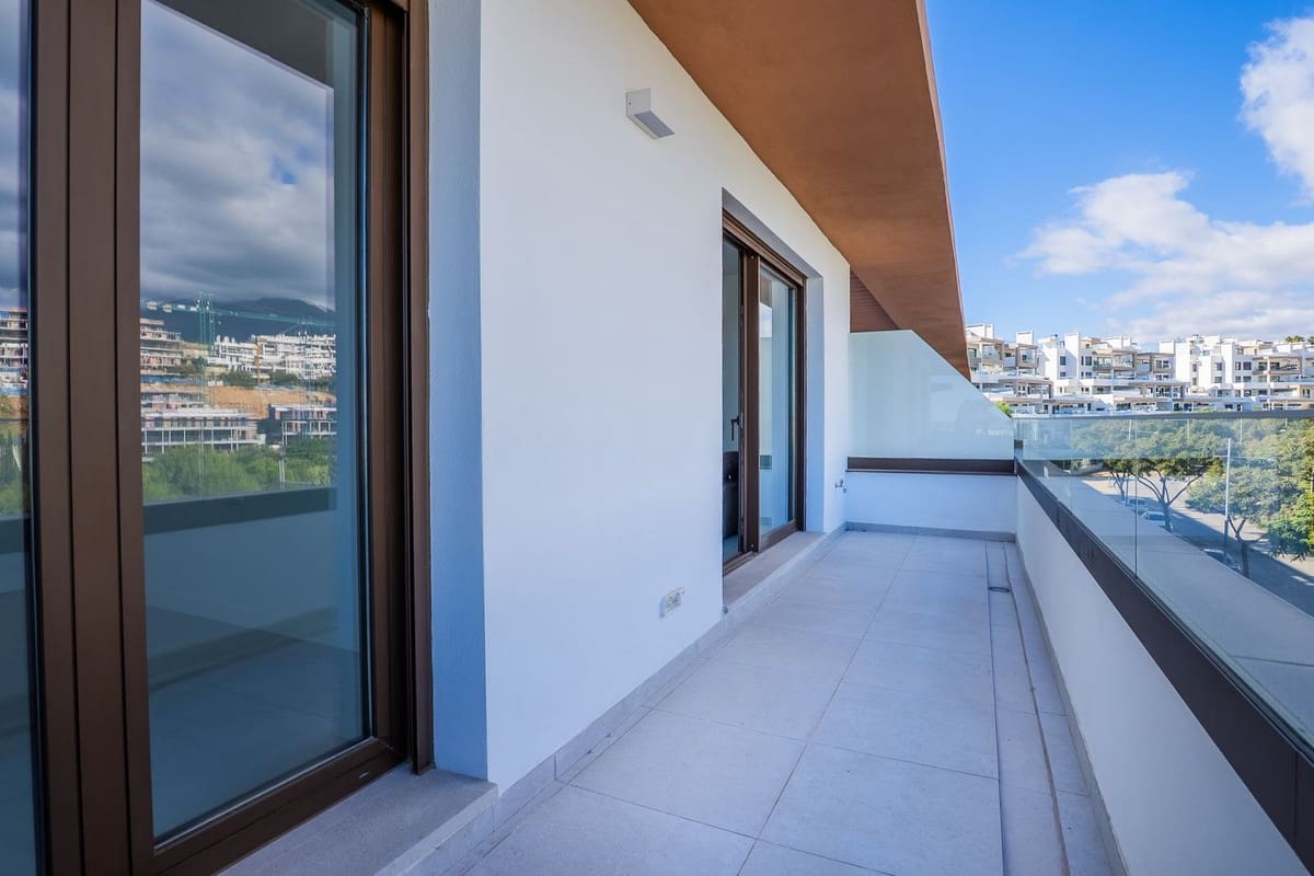 2 bedroom Apartment for sale in Estepona with pool garage - € 549,000 (Ref: 10034530)