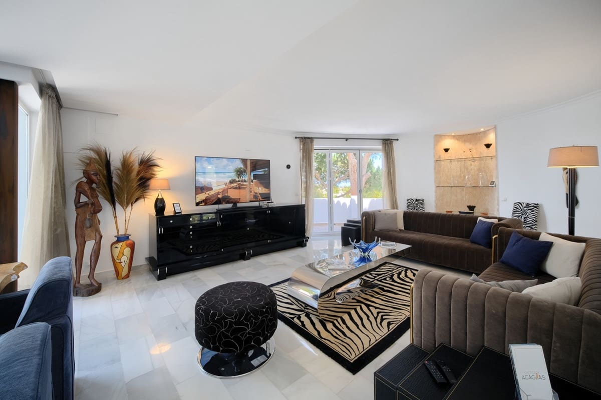 4 sypialnia Willa na sprzedaż w Mijas Costa z basenem garażem - 1 540 000 € (Ref: 10041505)
