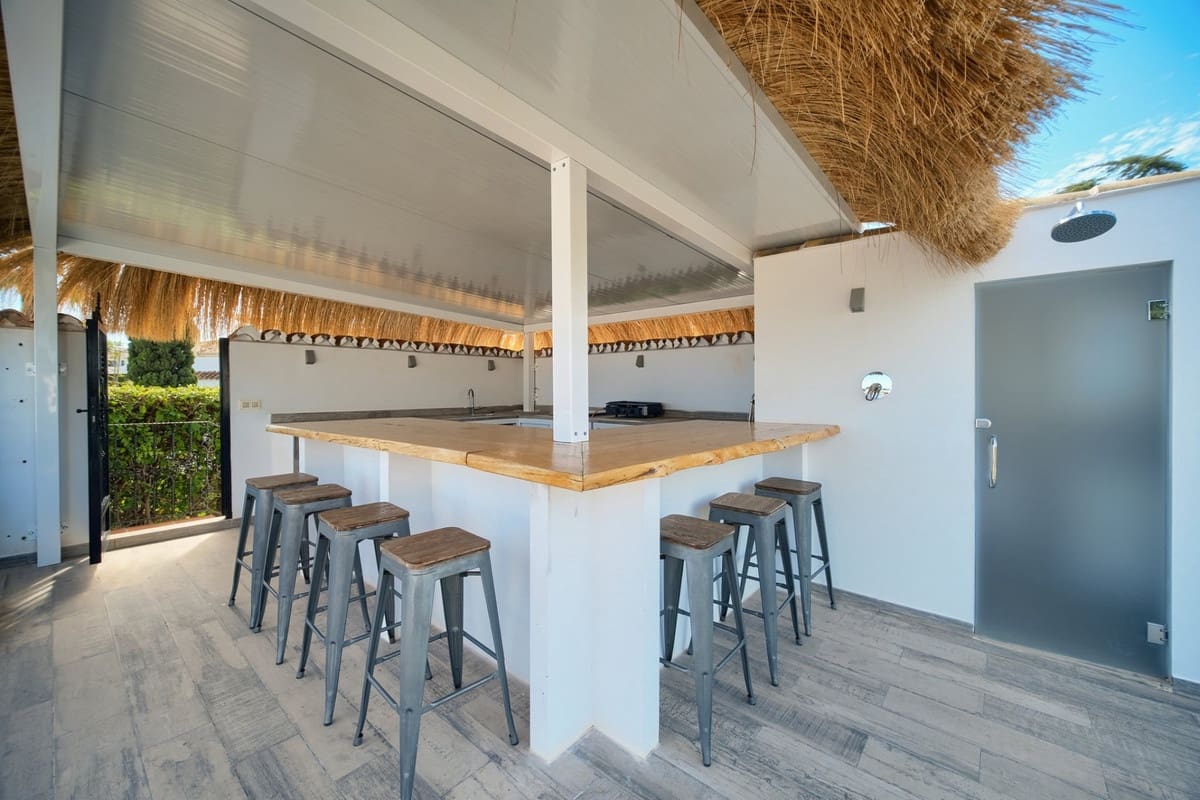 4 sypialnia Willa na sprzedaż w Mijas Costa z basenem garażem - 1 540 000 € (Ref: 10041505)
