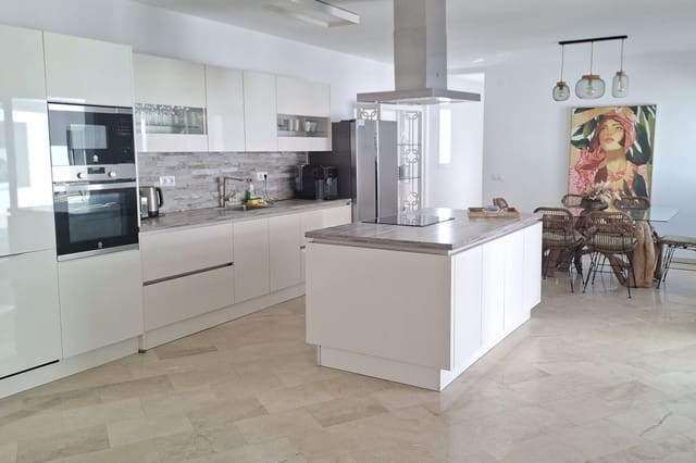 5 makuuhuone Huvila myytävänä paikassa Mijas mukana uima-altaan 
autotalli - 1 345 000 € (Ref: 10041506)