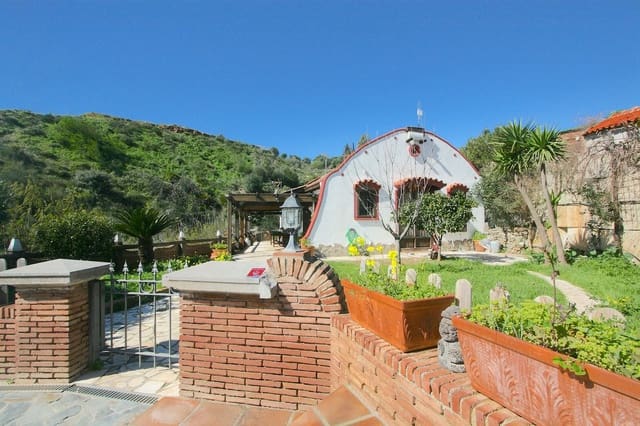 8 bedroom Villa for sale in Mijas with pool garage - € 1,590,000 (Ref: 10041508)