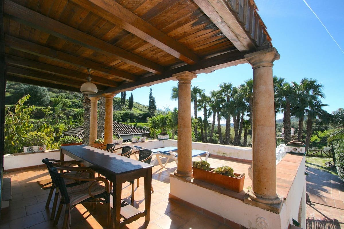 8 bedroom Villa for sale in Mijas with pool garage - € 1,590,000 (Ref: 10041508)