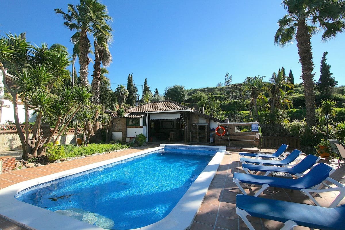 8 bedroom Villa for sale in Mijas with pool garage - € 1,590,000 (Ref: 10041508)