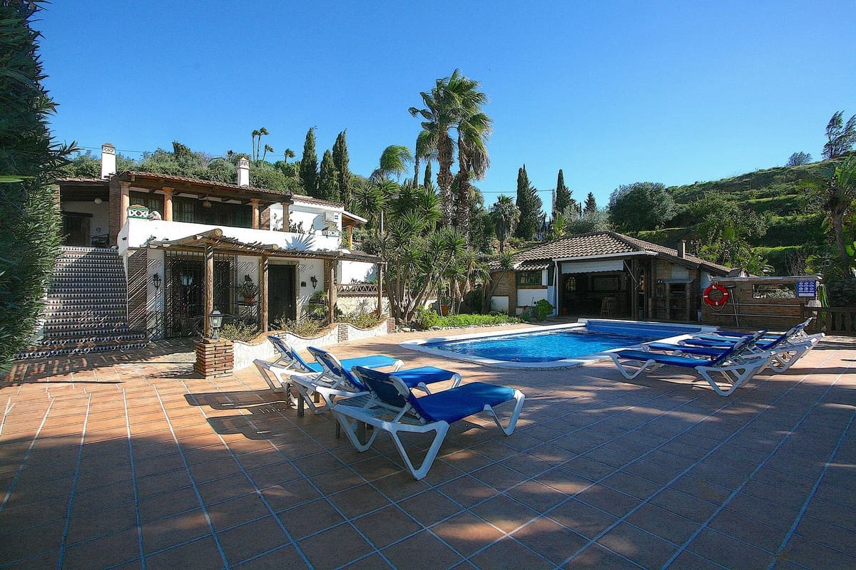 8 bedroom Villa for sale in Mijas with pool garage - € 1,590,000 (Ref: 10041508)