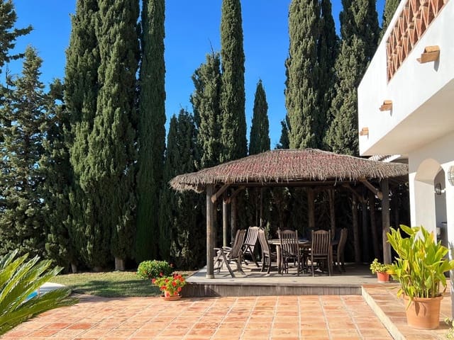 4 soverom Villa til salgs i Mijas med svømmebasseng garasje - € 1 550 000 (Ref: 10041509)