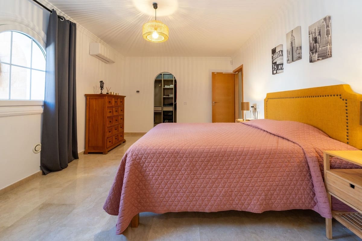 Chalet de 5 habitaciones en Mijas Costa en venta con piscina garaje - 1.499.000 € (Ref: 10041510)