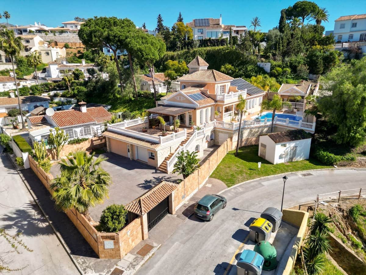 Chalet de 5 habitaciones en Mijas Costa en venta con piscina garaje - 1.499.000 € (Ref: 10041510)