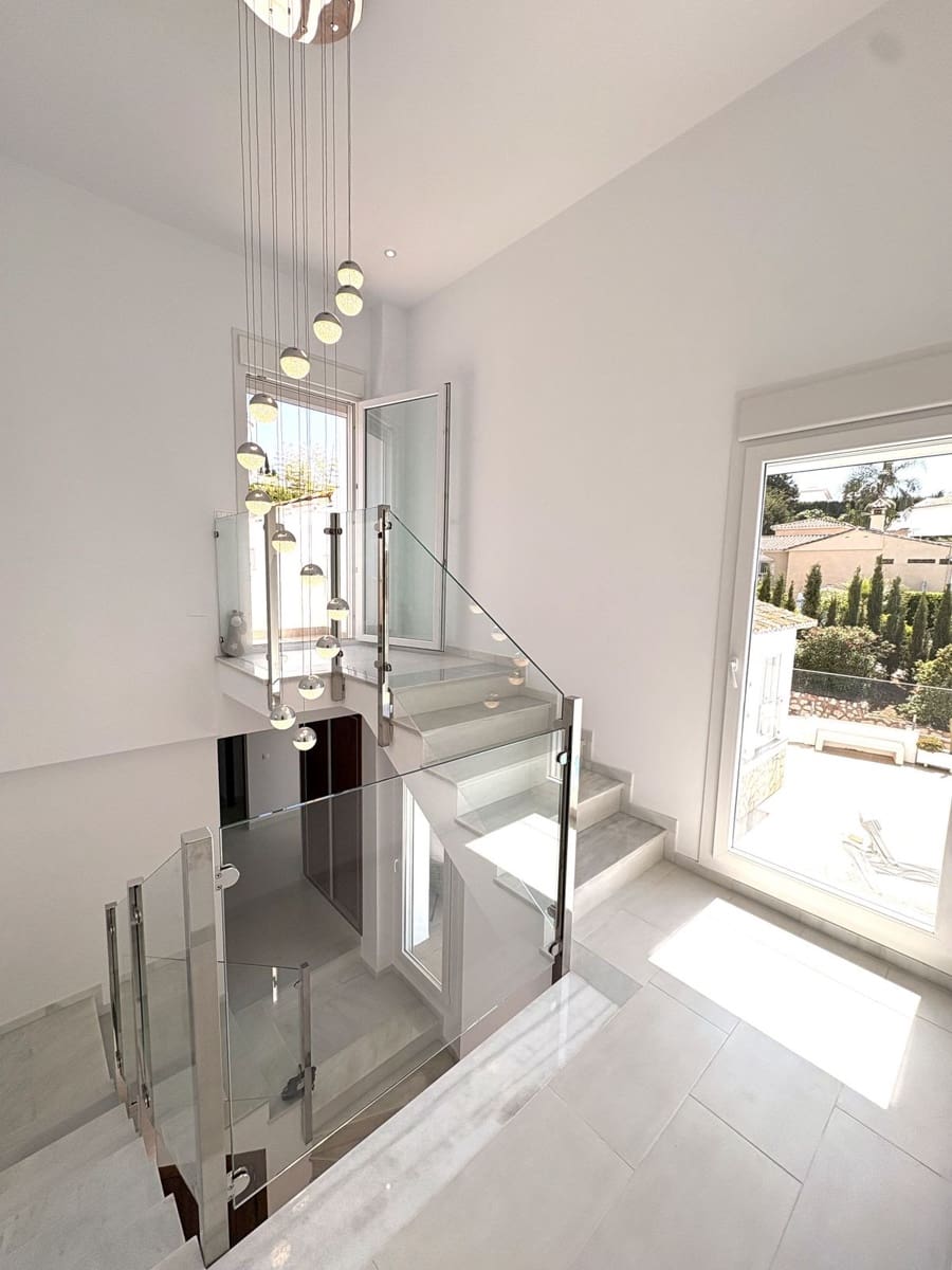 6 makuuhuone Huvila myytävänä paikassa Mijas Costa mukana uima-altaan 
autotalli - 1 495 000 € (Ref: 10041511)