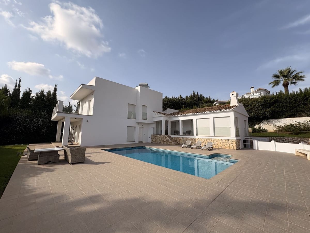 6 makuuhuone Huvila myytävänä paikassa Mijas Costa mukana uima-altaan 
autotalli - 1 495 000 € (Ref: 10041511)