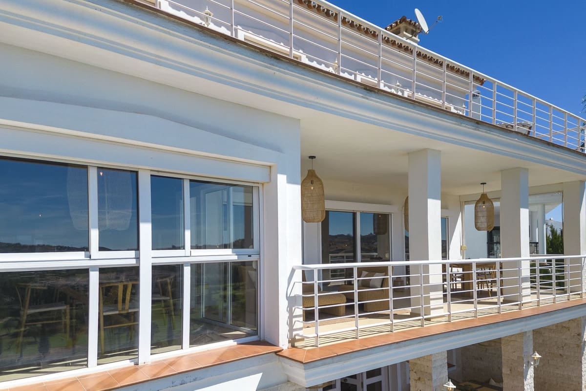 6 bedroom Villa for sale in Mijas with pool - € 1,790,000 (Ref: 10041513)