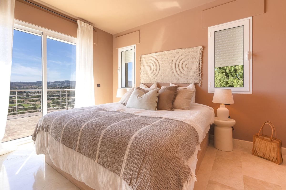 6 bedroom Villa for sale in Mijas with pool - € 1,790,000 (Ref: 10041513)