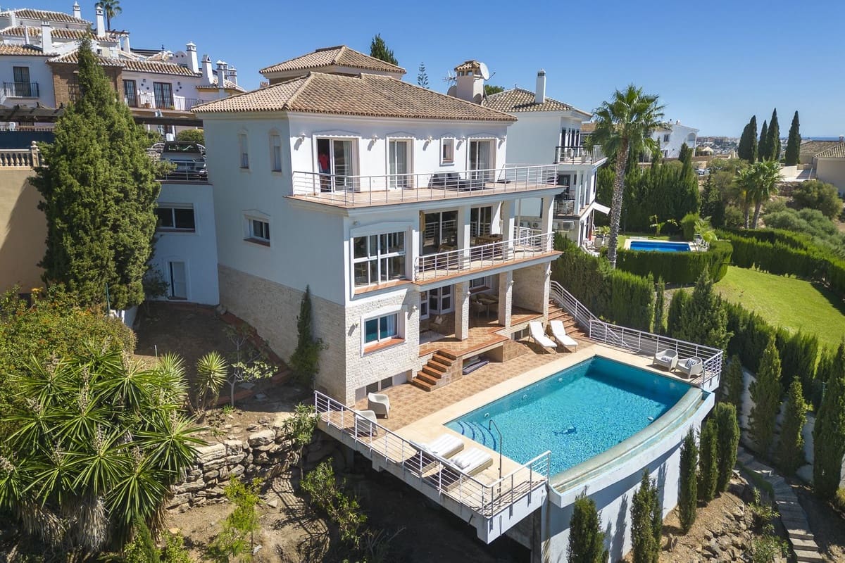 6 bedroom Villa for sale in Mijas with pool - € 1,790,000 (Ref: 10041513)