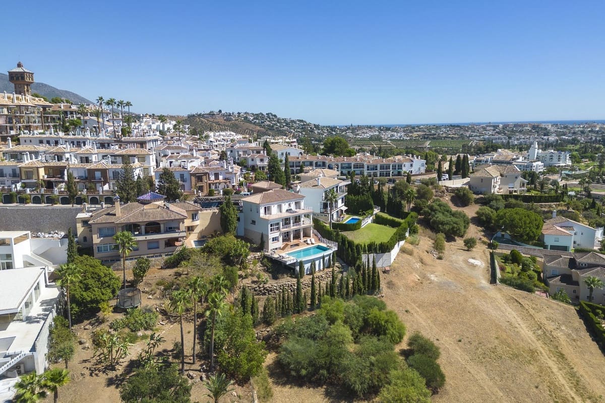 6 bedroom Villa for sale in Mijas with pool - € 1,790,000 (Ref: 10041513)