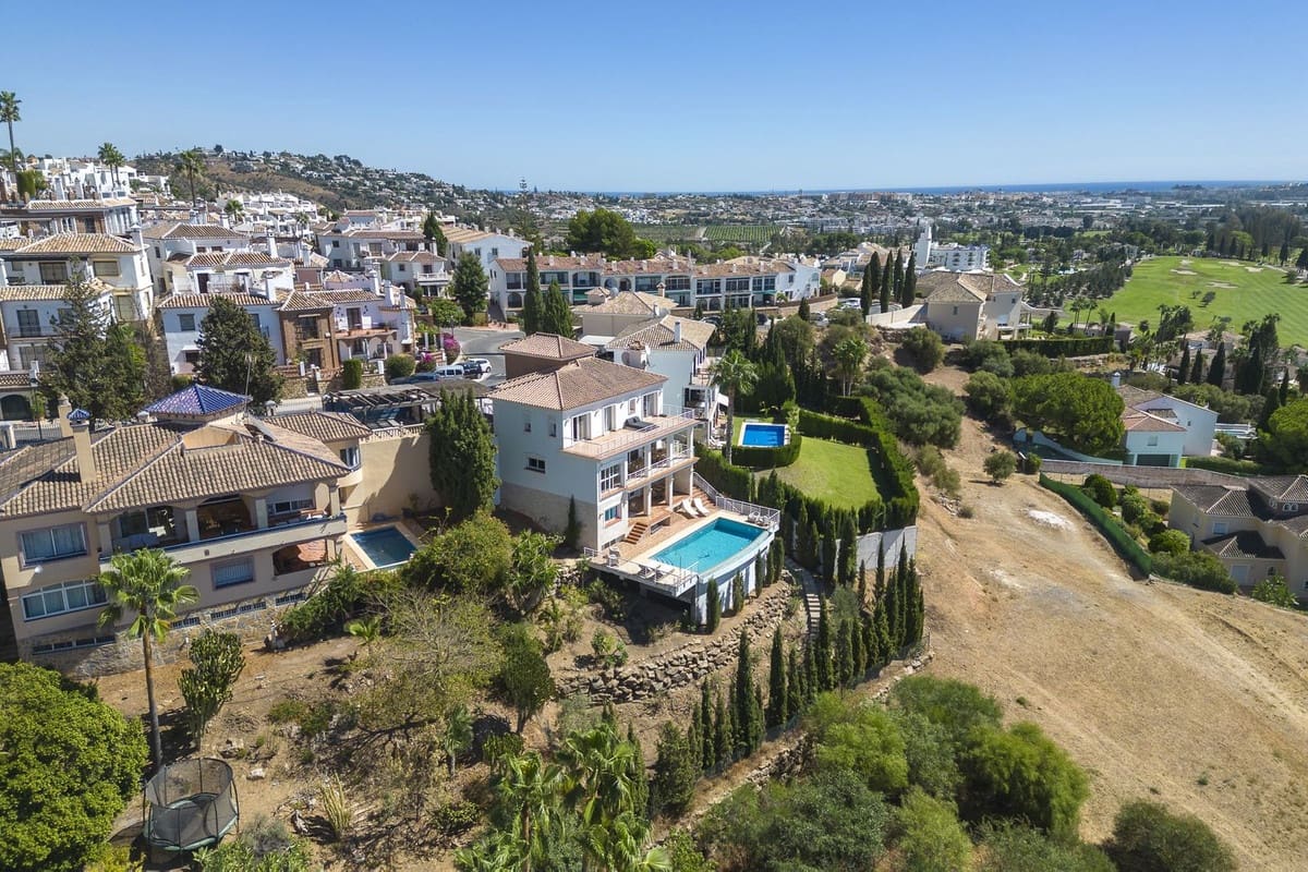 6 bedroom Villa for sale in Mijas with pool - € 1,790,000 (Ref: 10041513)