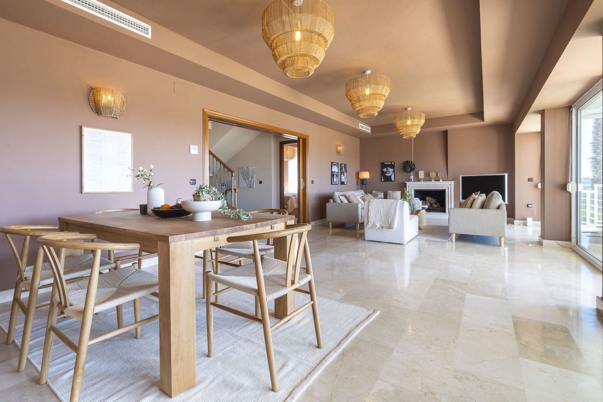 6 bedroom Villa for sale in Mijas with pool - € 1,790,000 (Ref: 10041513)