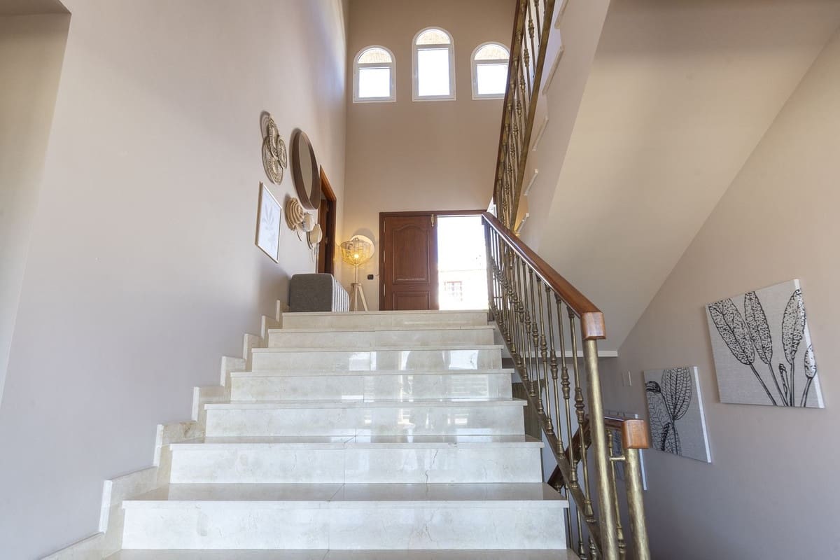 6 bedroom Villa for sale in Mijas with pool - € 1,790,000 (Ref: 10041513)