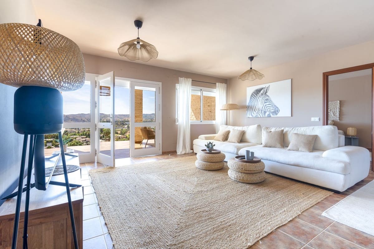 6 bedroom Villa for sale in Mijas with pool - € 1,790,000 (Ref: 10041513)
