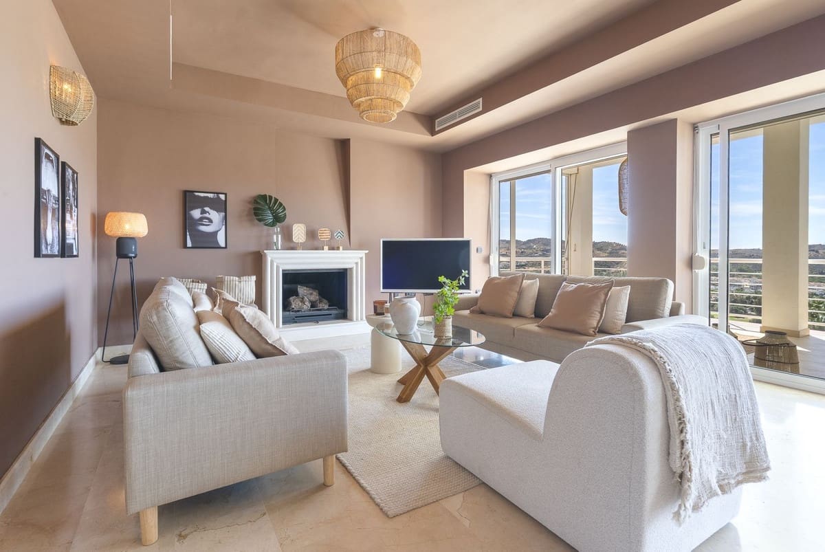 6 bedroom Villa for sale in Mijas with pool - € 1,790,000 (Ref: 10041513)