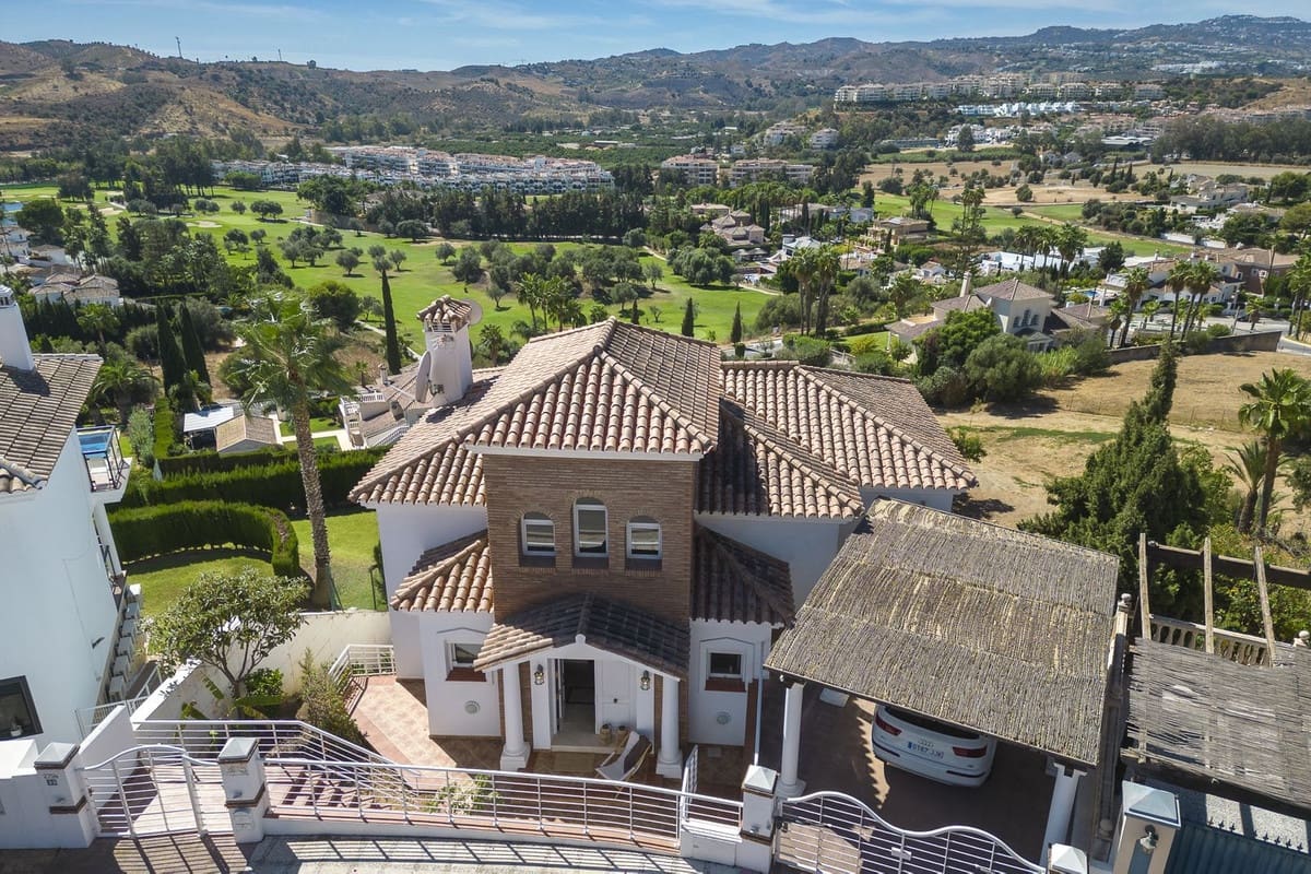 6 bedroom Villa for sale in Mijas with pool - € 1,790,000 (Ref: 10041513)