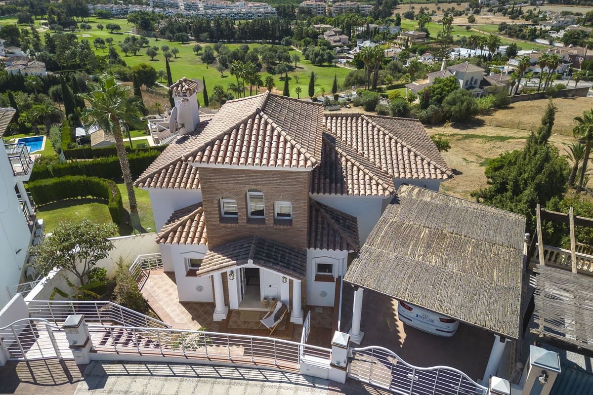 6 bedroom Villa for sale in Mijas with pool - € 1,790,000 (Ref: 10041513)